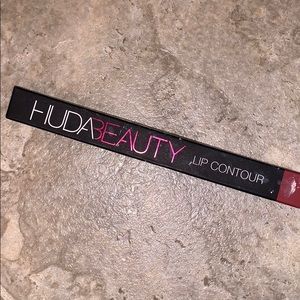 HUDA BEAUTY | lip contour